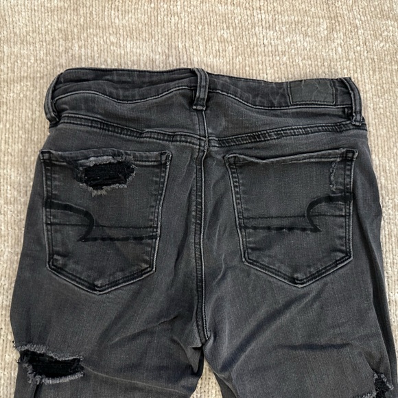 AEO Skinny Extra Stretch Hi-Rise Distressed Jeggings - Size 6 - Picture 5 of 7